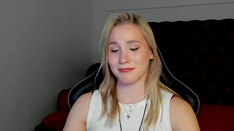 elaravoltage online show from April 2026 05:17:01 PM