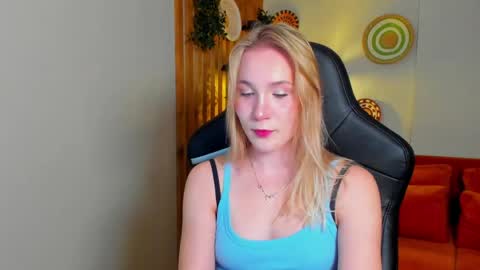 Snapshot of elaravoltage chatting on May 2026 05:15:01 AM elaravoltage online show from May 2026 05:15:01 AM