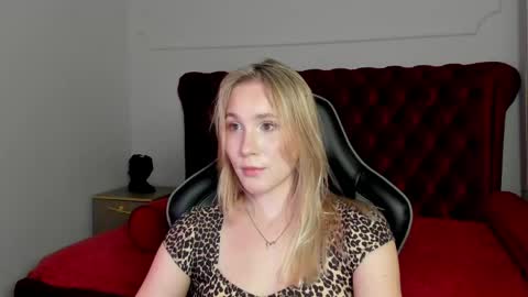 Snapshot of elaravoltage chatting on May 2026 05:20:01 PM elaravoltage online show from May 2026 05:20:01 PM