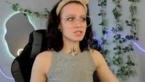 elastikiss online show from April 2026 07:00:02 AM