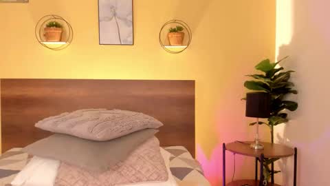 Ela online show from October 2025 08:53:02 PM