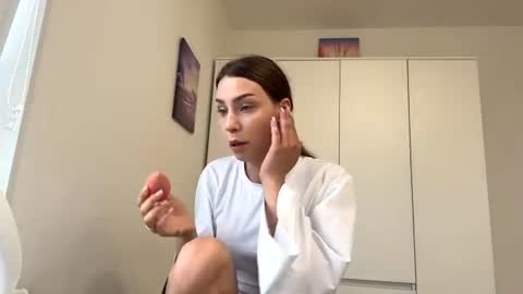 Mia online show from July 2026 12:42:02 PM