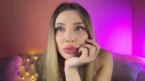 Snapshot of eleanor_rr_ chatting on October 2025 09:06:02 AM Ella online show from October 2025 09:06:02 AM