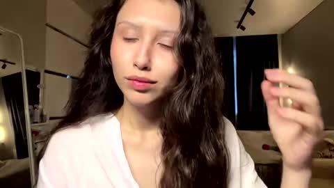 Snapshot of eleanorefrens chatting on June 2026 03:10:02 PM Alice online show from June 2026 03:10:02 PM