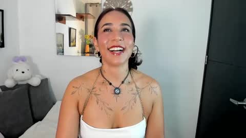 Snapshot of electra_hunt chatting on May 2026 01:22:01 AM Electra- Please help me reach 100 likes online show from May 2026 01:22:01 AM