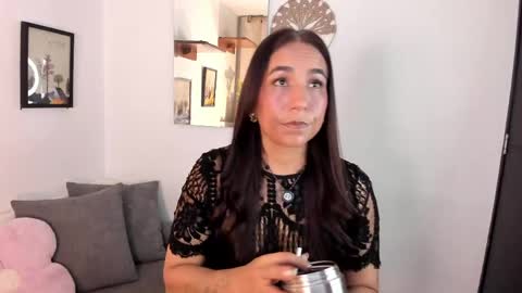 Snapshot of electra_hunt chatting on May 2026 01:43:02 AM Electra- Please help me reach 100 likes online show from May 2026 01:43:02 AM