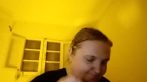 Snapshot of elena2025 chatting on October 2025 11:35:01 PM ELENA online show from October 2025 11:35:01 PM