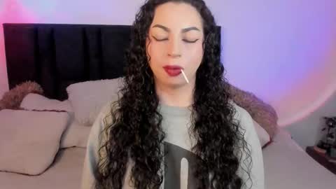 Elena  online show from October 2025 05:18:02 AM