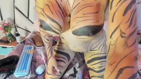 Snapshot of elena_mature chatting on October 2025 11:40:01 PM Elena online show from October 2025 11:40:01 PM