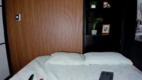 Snapshot of elena_rosse chatting on May 2026 01:22:01 AM Elena online show from May 2026 01:22:01 AM
