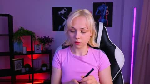 elenamonroe_ online show from April 2026 04:00:01 AM