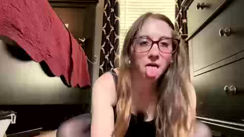 Snapshot of elenore_hoesevelt chatting on October 2025 05:56:02 PM Elenore Hoesevelt online show from October 2025 05:56:02 PM