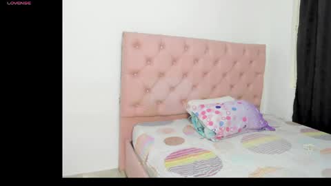 Snapshot of elettra_parisi19 chatting on June 2026 08:37:02 PM elettra_parisi19 online show from June 2026 08:37:02 PM