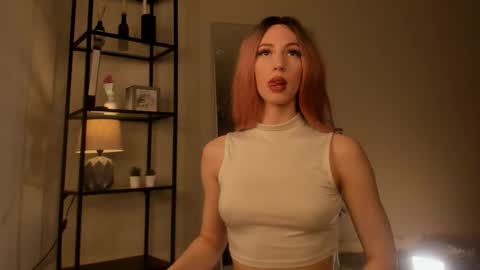 Elfie online show from November 2025 06:19:02 AM