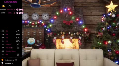 Snapshot of elfielovevt chatting on December 2024 09:22:02 PM Elfie Love online show from December 2024 09:22:02 PM