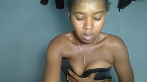 Snapshot of elia011 chatting on January 2025 07:00:02 PM elia011 online show from January 2025 07:00:02 PM