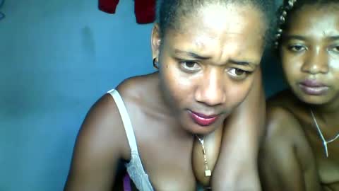 Snapshot of elia011 chatting on January 2025 08:00:01 PM elia011 online show from January 2025 08:00:01 PM