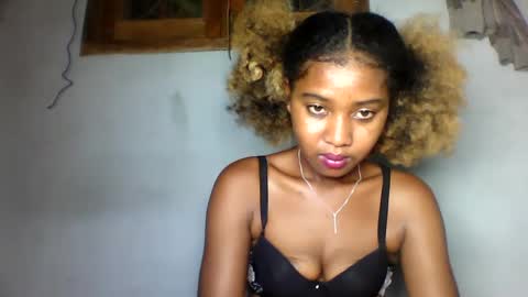 Snapshot of elia011 chatting on January 2025 05:44:02 PM elia011 online show from January 2025 05:44:02 PM