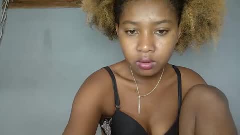 Snapshot of elia011 chatting on February 2025 09:03:01 AM elia011 online show from February 2025 09:03:01 AM