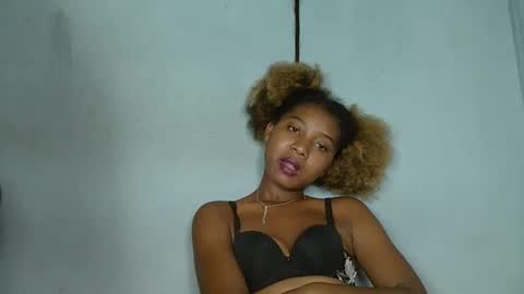 Snapshot of elia011 chatting on February 2025 01:22:01 AM elia011 online show from February 2025 01:22:01 AM