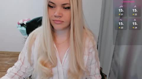 Snapshot of elia_ chatting on December 2024 08:59:01 AM Ella online show from December 2024 08:59:01 AM