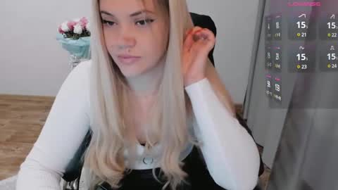 Snapshot of elia_ chatting on December 2024 08:08:02 AM Ella online show from December 2024 08:08:02 AM