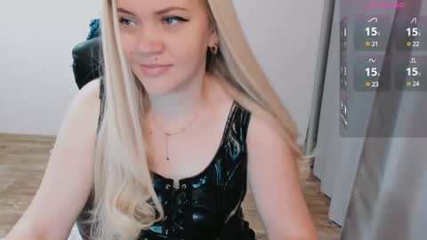 Snapshot of elia_ chatting on December 2024 08:28:01 AM Ella online show from December 2024 08:28:01 AM