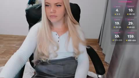 Snapshot of elia_ chatting on December 2024 08:56:01 AM Ella online show from December 2024 08:56:01 AM