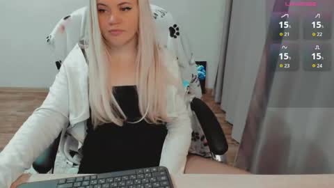 Snapshot of elia_ chatting on November 2025 06:52:01 AM Ella online show from November 2025 06:52:01 AM