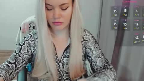 Snapshot of elia_ chatting on November 2025 07:41:01 AM Ella online show from November 2025 07:41:01 AM