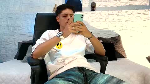 elias_salvatore_ online show from May 2026 02:47:02 PM