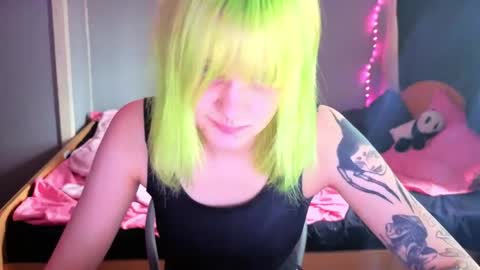 elieiza_xo online show from April 2026 10:07:02 AM