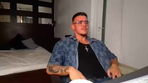 Snapshot of elijahthorne chatting on March 2026 09:26:01 AM ElijahThorne online show from March 2026 09:26:01 AM