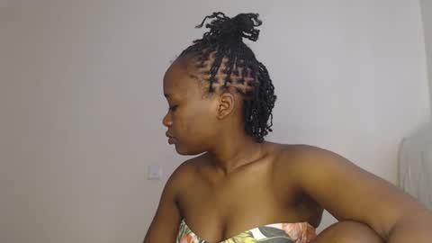 Snapshot of elina_gee chatting on September 2025 08:50:01 AM elina_gee online show from September 2025 08:50:01 AM