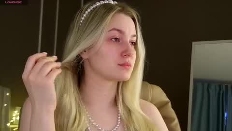 Elina online show from March 2025 01:06:01 AM