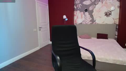 ElinaMils online show from April 2026 06:44:02 AM