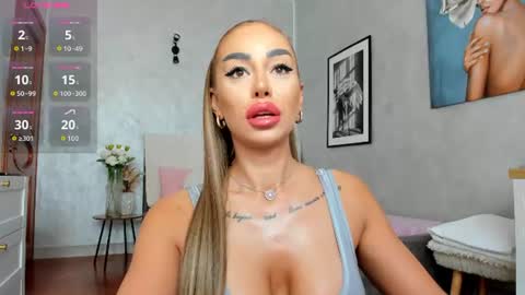 Snapshot of elinamoon_ chatting on June 2026 06:19:01 AM Elina online show from June 2026 06:19:01 AM