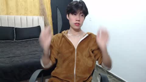 Snapshot of elio_collem chatting on December 2024 08:05:01 AM ELIO online show from December 2024 08:05:01 AM