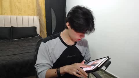 Snapshot of elio_collem chatting on December 2024 08:09:01 AM ELIO online show from December 2024 08:09:01 AM