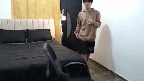 Snapshot of elio_collem chatting on February 2025 09:13:02 AM ELIO online show from February 2025 09:13:02 AM