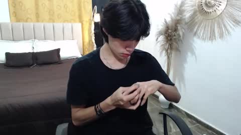 Snapshot of elio_collem chatting on November 2025 08:25:01 AM ELIO online show from November 2025 08:25:01 AM