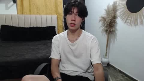 Snapshot of elio_collem chatting on February 2026 01:23:01 AM ELIO online show from February 2026 01:23:01 AM