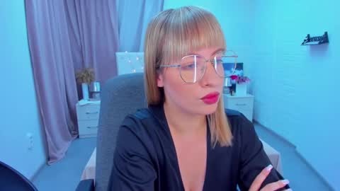 Snapshot of elisabethmills chatting on December 2024 04:58:01 PM Elisabeth online show from December 2024 04:58:01 PM