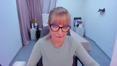 Snapshot of elisabethmills chatting on January 2025 03:17:02 PM Elisabeth online show from January 2025 03:17:02 PM