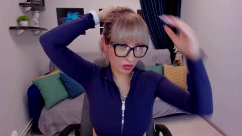 Snapshot of elisabethmills chatting on January 2025 08:14:01 PM Elisabeth online show from January 2025 08:14:01 PM