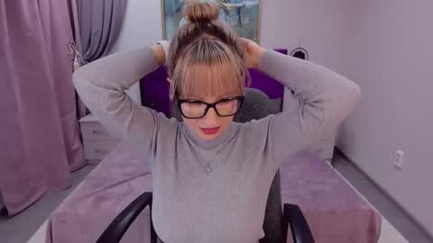 Snapshot of elisabethmills chatting on January 2025 08:22:01 PM Elisabeth online show from January 2025 08:22:01 PM