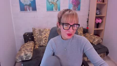 Snapshot of elisabethmills chatting on January 2025 01:30:01 PM Elisabeth online show from January 2025 01:30:01 PM