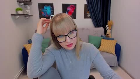 Snapshot of elisabethmills chatting on January 2025 01:47:01 PM Elisabeth online show from January 2025 01:47:01 PM