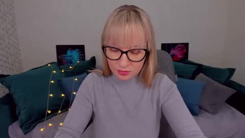 Snapshot of elisabethmills chatting on February 2025 11:40:02 AM Elisabeth online show from February 2025 11:40:02 AM