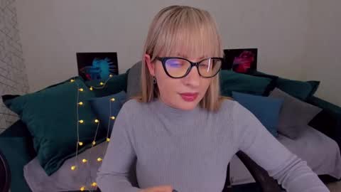 Snapshot of elisabethmills chatting on February 2025 02:45:02 PM Elisabeth online show from February 2025 02:45:02 PM